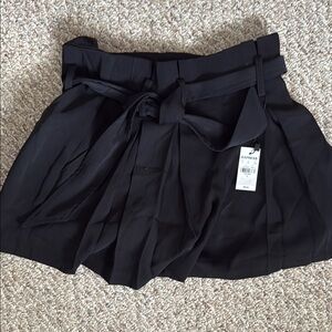 Express Extreme high rise short.  Elegant with Tie Belt